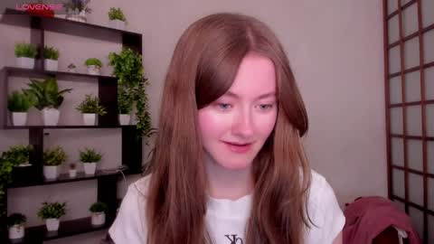 Snapshot of kate_cuddle chatting on April 2026 02:50:02 AM Kate online show from April 2026 02:50:02 AM
