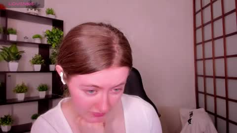 Snapshot of kate_cuddle chatting on May 2026 02:28:01 AM Kate online show from May 2026 02:28:01 AM