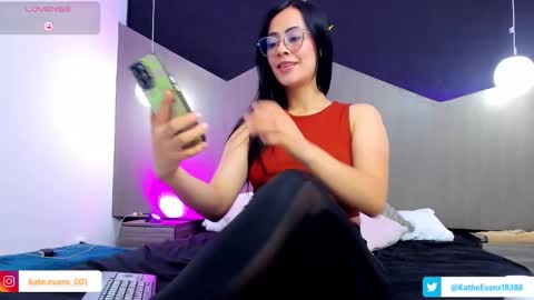 Snapshot of kate_evans1 chatting on February 2026 01:08:02 PM Kate Evans online show from February 2026 01:08:02 PM