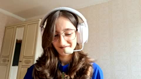 Snapshot of katelyncygrymus chatting on March 2026 06:07:01 AM Elwyna online show from March 2026 06:07:01 AM