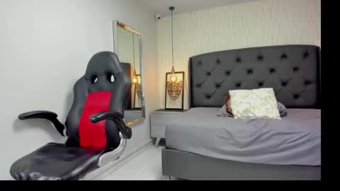 Snapshot of katiamoss1 chatting on October 2025 12:43:02 AM KATIA online show from October 2025 12:43:02 AM