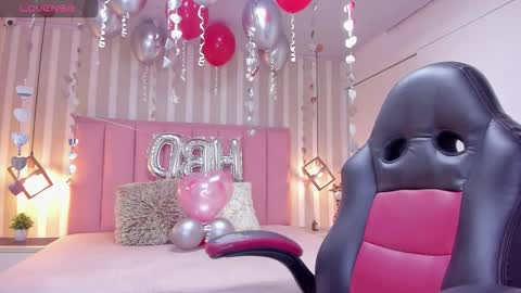 Snapshot of katiamoss1 chatting on October 2025 12:18:02 PM KATIA online show from October 2025 12:18:02 PM