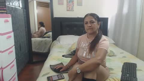 Snapshot of katiehotx chatting on February 2025 07:35:01 PM katie online show from February 2025 07:35:01 PM