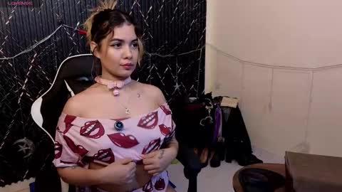 Katt  online show from December 2025 05:48:02 AM