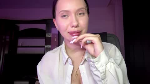 Elizabeth online show from June 2026 08:03:01 PM