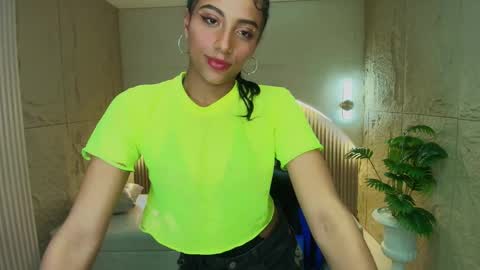 Snapshot of katty_berry_r chatting on September 2025 08:31:01 PM Katty online show from September 2025 08:31:01 PM