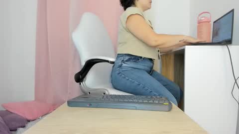 Katty online show from December 2025 07:08:02 PM