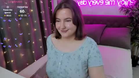 Snapshot of katyaneilson chatting on October 2025 04:21:01 AM Kate online show from October 2025 04:21:01 AM