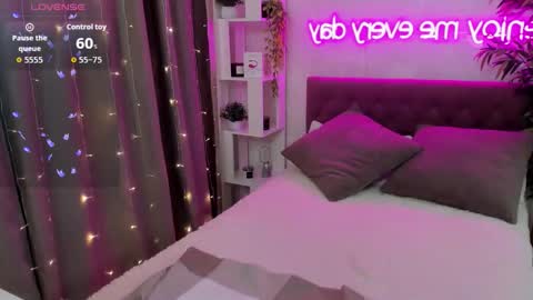 Snapshot of katyaneilson chatting on October 2025 06:58:01 AM Kate online show from October 2025 06:58:01 AM