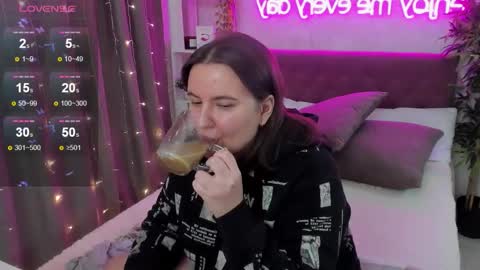 Snapshot of katyaneilson chatting on November 2025 04:43:02 AM Kate online show from November 2025 04:43:02 AM