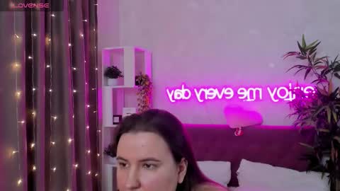 Snapshot of katyaneilson chatting on March 2026 05:57:01 AM Kate online show from March 2026 05:57:01 AM