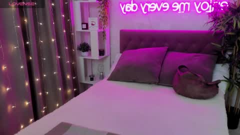 Snapshot of katyaneilson chatting on April 2026 04:32:01 AM Kate online show from April 2026 04:32:01 AM