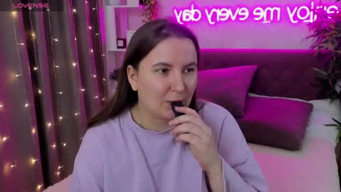 Snapshot of katyaneilson chatting on April 2026 06:25:01 AM Kate online show from April 2026 06:25:01 AM