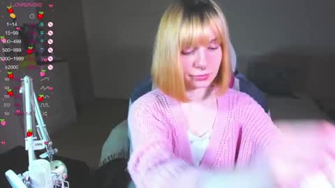 Snapshot of kawaii_power_uwu chatting on January 2025 12:26:01 PM Kira-chan online show from January 2025 12:26:01 PM