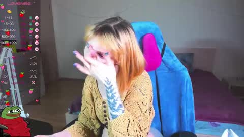 Snapshot of kawaii_power_uwu chatting on January 2025 11:12:02 AM Kira-chan online show from January 2025 11:12:02 AM