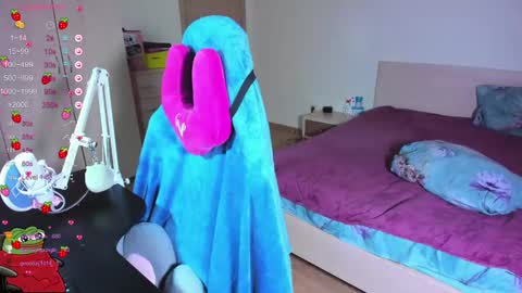 Snapshot of kawaii_power_uwu chatting on January 2025 02:17:02 PM Kira-chan online show from January 2025 02:17:02 PM