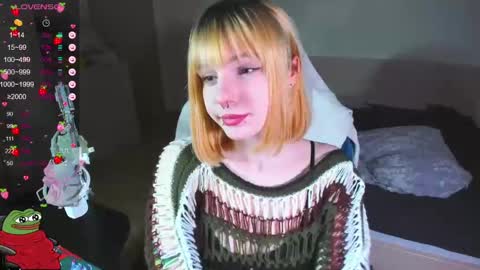 Snapshot of kawaii_power_uwu chatting on January 2025 11:55:01 AM Kira-chan online show from January 2025 11:55:01 AM