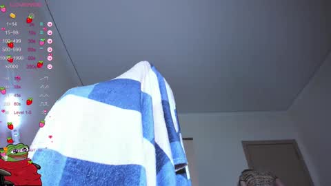 Snapshot of kawaii_power_uwu chatting on January 2025 03:37:01 PM Kira-chan online show from January 2025 03:37:01 PM