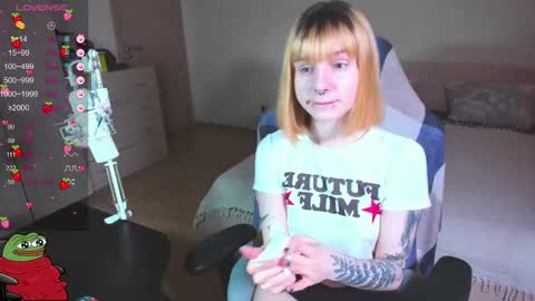 Snapshot of kawaii_power_uwu chatting on January 2025 08:32:02 AM Kira-chan online show from January 2025 08:32:02 AM