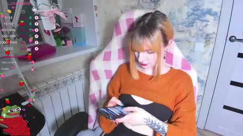 Snapshot of kawaii_power_uwu chatting on February 2025 01:33:01 PM Kira-chan online show from February 2025 01:33:01 PM