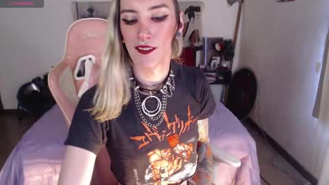 luna   online show from October 2025 09:06:01 PM