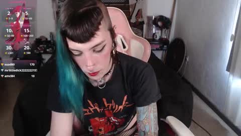 luna   online show from December 2025 06:28:01 PM