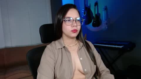 Snapshot of kay_avrill chatting on April 2026 06:54:02 PM Kay online show from April 2026 06:54:02 PM