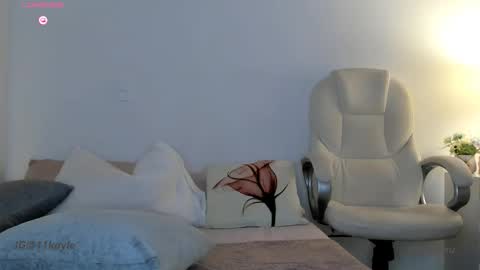 INSTAGRAM AND TW 11kayle online show from October 2025 03:24:01 PM