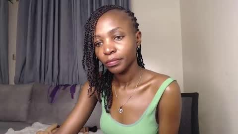 Snapshot of kayleeeee_ee chatting on May 2026 03:52:02 PM Kaylee online show from May 2026 03:52:02 PM