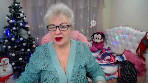 kaylesmoll online show from December 2024 07:32:01 PM