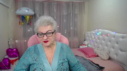 kaylesmoll online show from January 2025 09:47:02 PM
