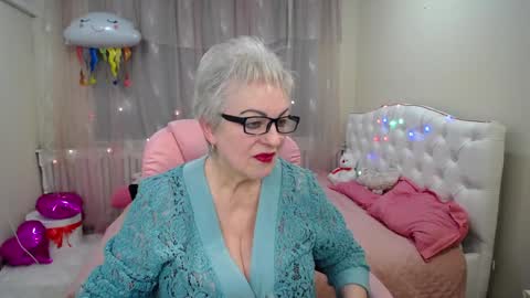 kaylesmoll online show from January 2025 07:11:01 PM