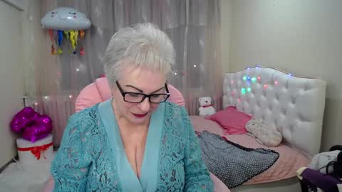 kaylesmoll online show from January 2025 02:49:02 AM