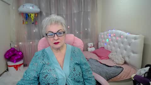 kaylesmoll online show from January 2025 05:52:02 AM