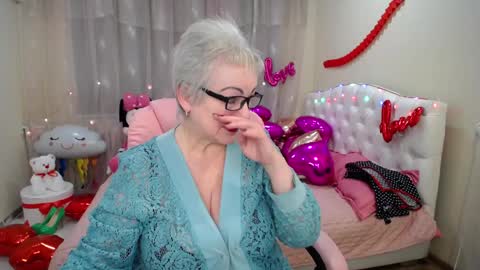 kaylesmoll online show from February 2025 07:13:01 PM