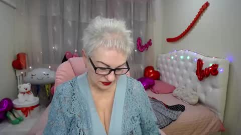 kaylesmoll online show from February 2025 12:24:01 AM