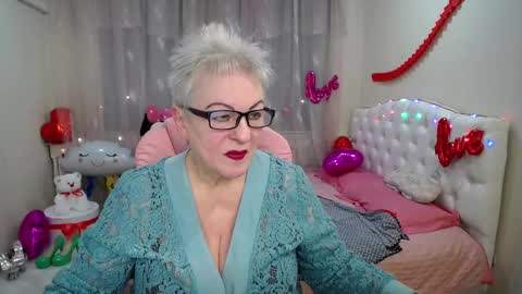 kaylesmoll online show from February 2025 07:54:02 PM