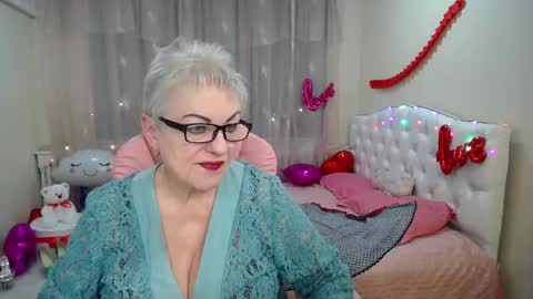 kaylesmoll online show from February 2025 10:42:02 PM