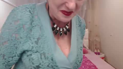 kaylesmoll online show from September 2025 06:19:01 PM