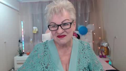 kaylesmoll online show from October 2025 06:36:01 PM