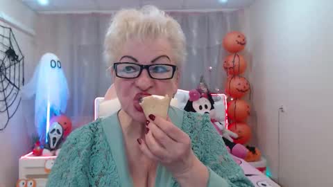 kaylesmoll online show from October 2025 06:43:01 PM