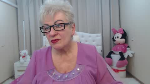 kaylesmoll online show from February 2026 07:45:01 PM