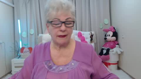 kaylesmoll online show from April 2026 06:38:01 PM
