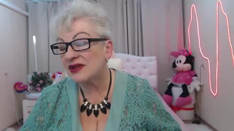kaylesmoll online show from May 2026 06:50:01 PM