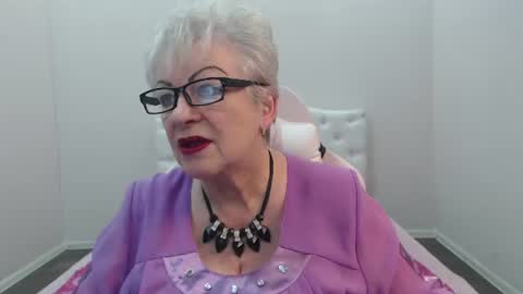 Snapshot of kaylesmoll chatting on July 2026 06:32:02 PM kaylesmoll online show from July 2026 06:32:02 PM