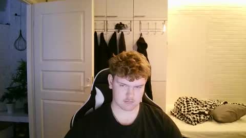 Snapshot of kayttajaviides5 chatting on November 2025 08:24:01 AM Aatu online show from November 2025 08:24:01 AM