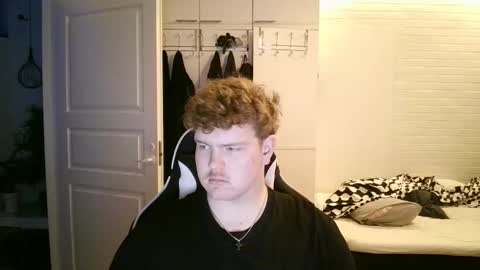 Snapshot of kayttajaviides5 chatting on December 2025 08:30:01 AM Aatu online show from December 2025 08:30:01 AM