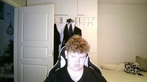 Snapshot of kayttajaviides5 chatting on December 2025 08:30:02 AM Aatu online show from December 2025 08:30:02 AM