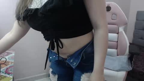 Snapshot of keila_x_ chatting on December 2025 09:33:01 PM Keila online show from December 2025 09:33:01 PM