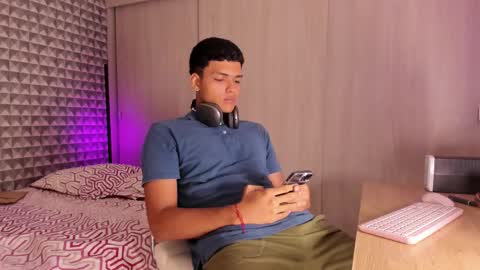 Snapshot of keinner_bigdick chatting on March 2026 01:13:01 AM KEINNER online show from March 2026 01:13:01 AM